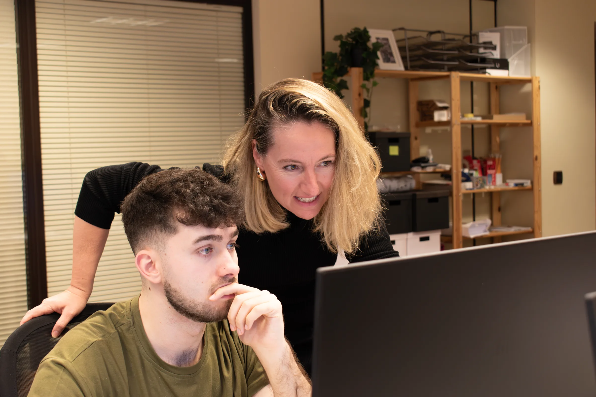 Equipo de We Are Clickers trabajando en proyectos de Inteligencia Artificial